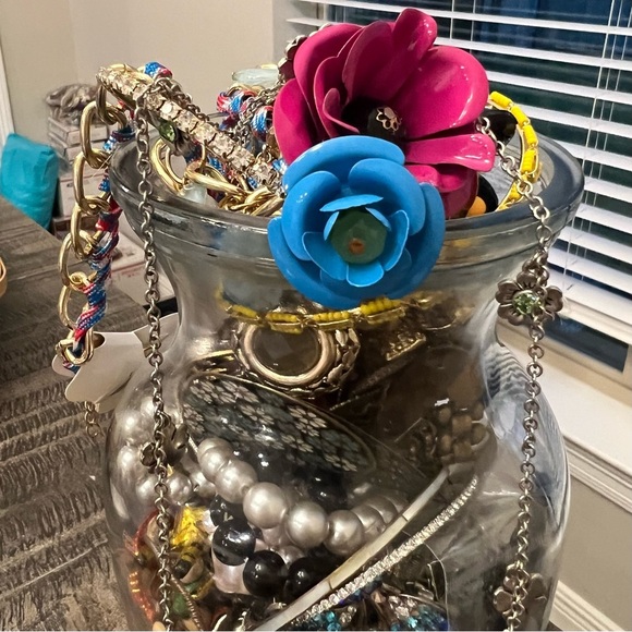 Vintage/ Modern Jewelry Jar Lot~ 2 LBS WEARABLE & JUNK - Picture 8 of 16